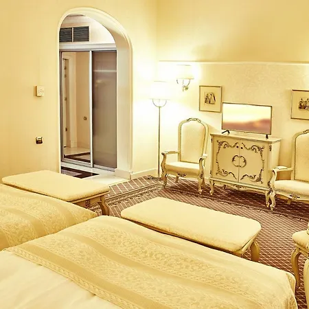Grand Continental Hotel