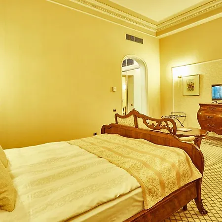 Grand Continental Hotel